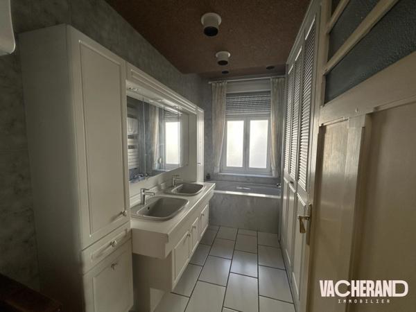 Grande maison bourgeoise + Jardin + Garage