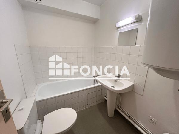 Location Appartement 2 pièces 31 m² - 18 RUE ROBERT COISPINE Charleville-mezieres 08000