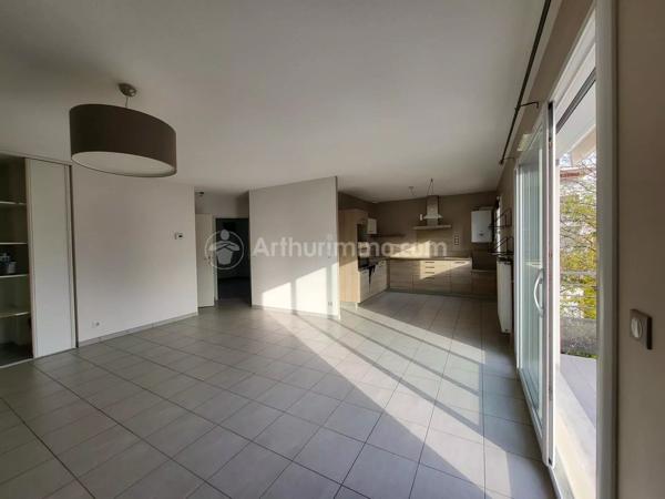 Location                                                      Appartement
                        
                                         85 m2                     à Clermont-Ferrand