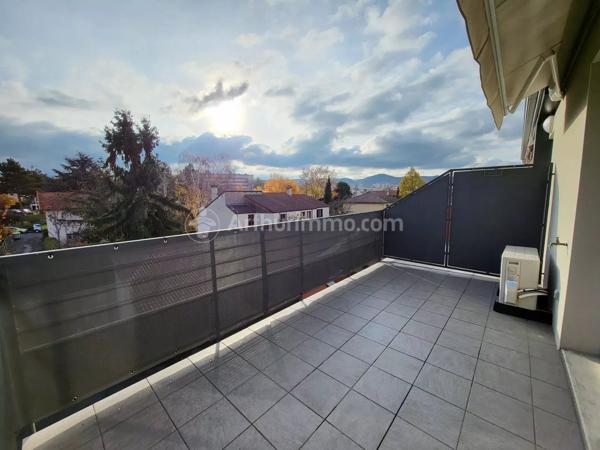 Location                                                      Appartement
                        
                                         85 m2                     à Clermont-Ferrand