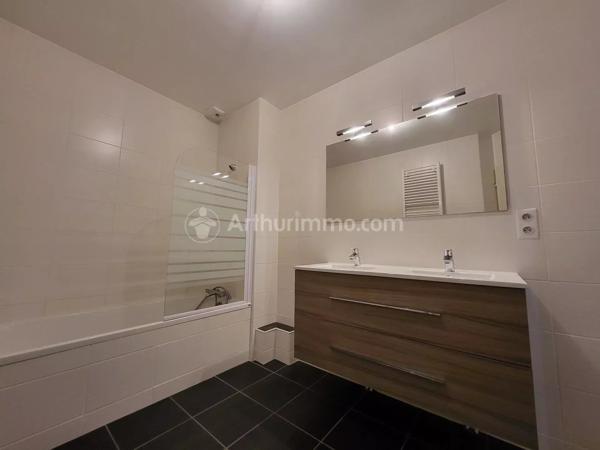 Location                                                      Appartement
                        
                                         85 m2                     à Clermont-Ferrand