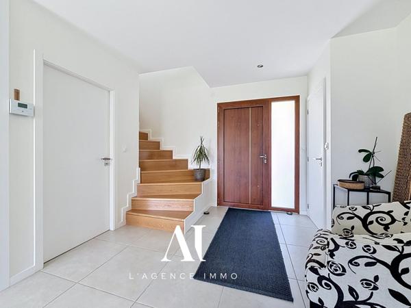 Maison contemporaine 144 m² avec 3 suites, vue Alpes, terrasse et garage – Péron 01630