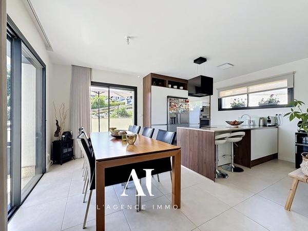 Maison contemporaine 144 m² avec 3 suites, vue Alpes, terrasse et garage – Péron 01630