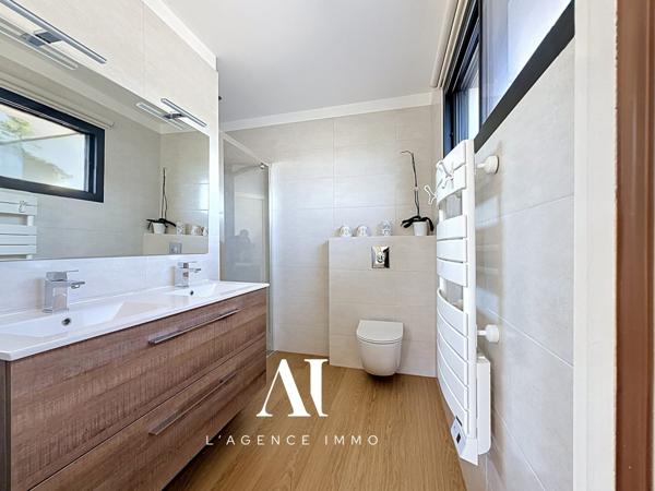Maison contemporaine 144 m² avec 3 suites, vue Alpes, terrasse et garage – Péron 01630