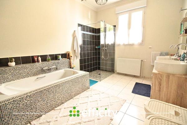 Maison 12 pièces - 300 m²