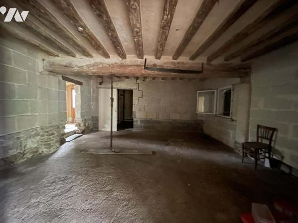 Longère à renover avec grand terrain de plus d'un hectare 