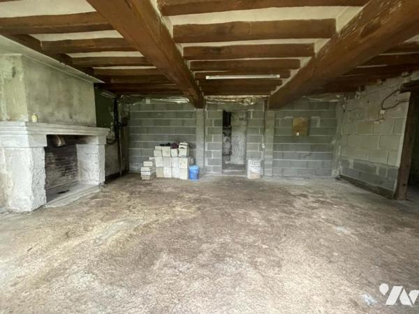 Longère à renover avec grand terrain de plus d'un hectare 