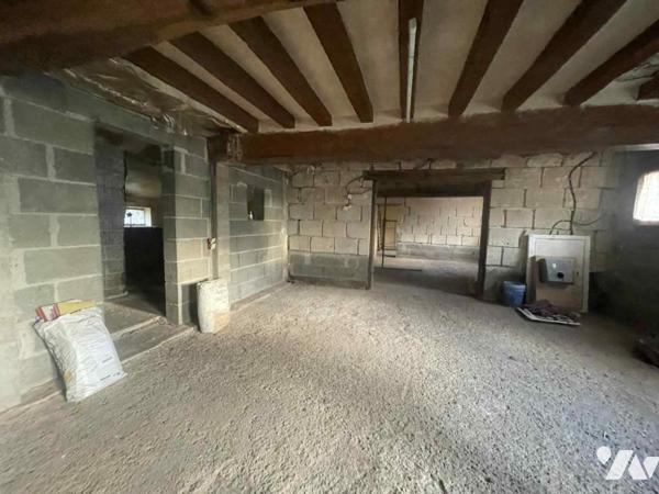 Longère à renover avec grand terrain de plus d'un hectare 