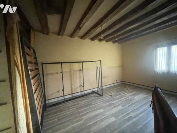 Longère à renover avec grand terrain de plus d'un hectare 