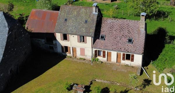 Maison de village 7 pièces de 157 m² à Pleaux (15700)