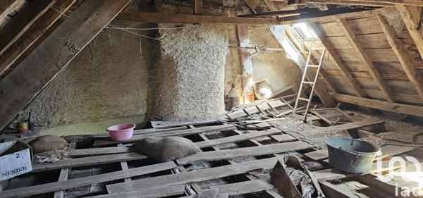 Maison de village 7 pièces de 157 m² à Pleaux (15700)