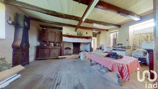 Maison de village 7 pièces de 157 m² à Pleaux (15700)