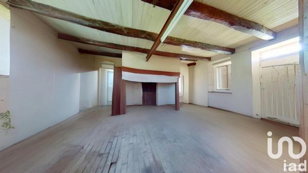 Maison de village 7 pièces de 157 m² à Pleaux (15700)