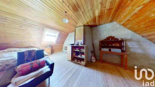 Maison de village 7 pièces de 157 m² à Pleaux (15700)