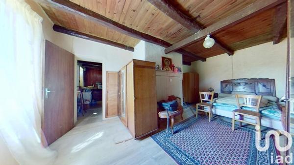 Maison de village 7 pièces de 157 m² à Pleaux (15700)