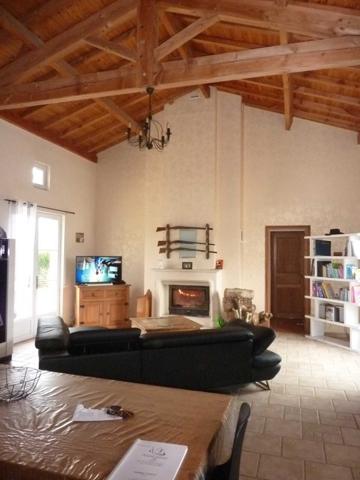 PROPRIETE EQUESTRE - 6 HECTARES - PISCINE - 8 BOXES CHEVAUX