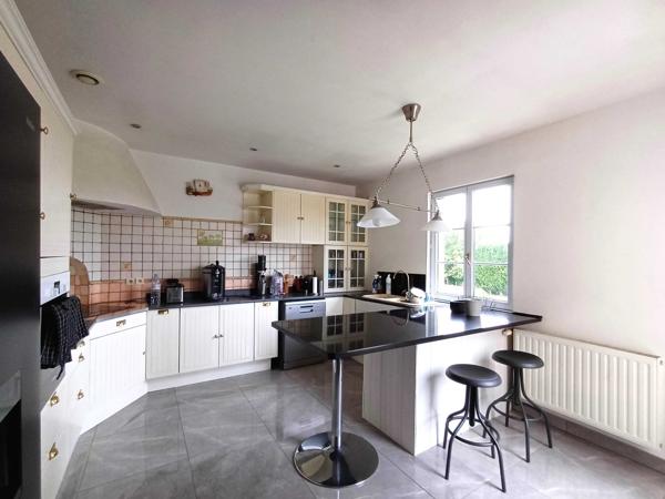 PROPRIETE EQUESTRE - 6 HECTARES - PISCINE - 8 BOXES CHEVAUX