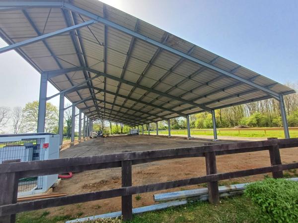 PROPRIETE EQUESTRE - 6 HECTARES - PISCINE - 8 BOXES CHEVAUX