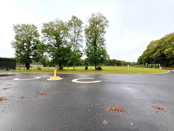 PROPRIETE EQUESTRE - 6 HECTARES - PISCINE - 8 BOXES CHEVAUX