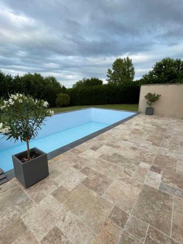 PROPRIETE EQUESTRE - 6 HECTARES - PISCINE - 8 BOXES CHEVAUX