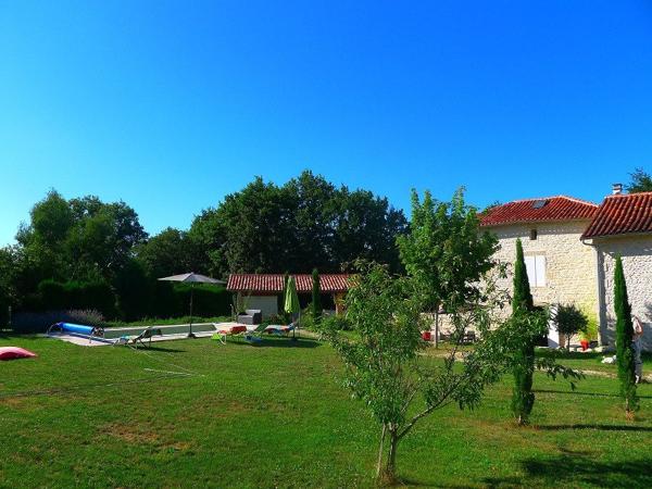 MAISON DE CHARME AVEC PISCINE À LA CAMPAGNE