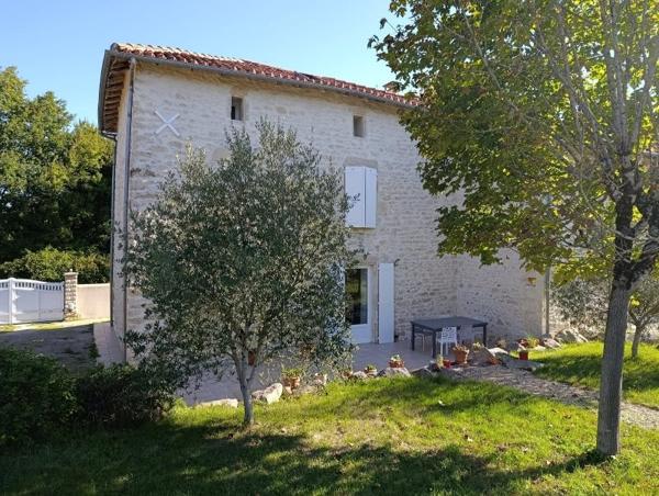 MAISON DE CHARME AVEC PISCINE À LA CAMPAGNE