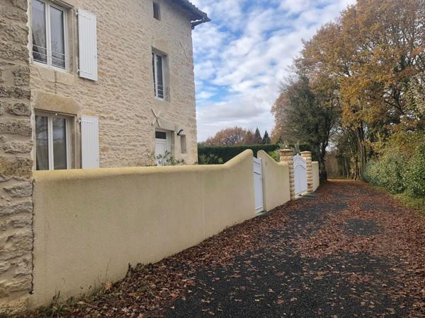 MAISON DE CHARME AVEC PISCINE À LA CAMPAGNE