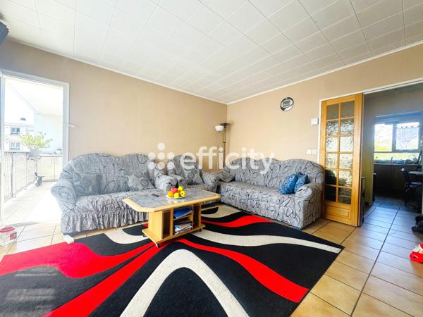 Appartement
         4 pièces
        - 75 m² 215 000 € *