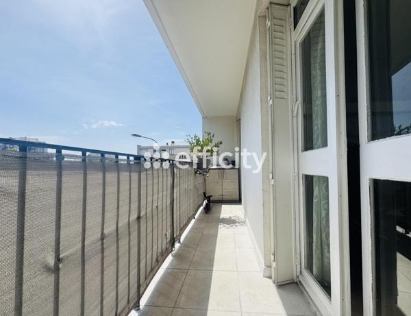 Appartement
         4 pièces
        - 75 m² 215 000 € *