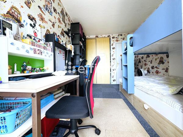 Appartement
         4 pièces
        - 75 m² 215 000 € *