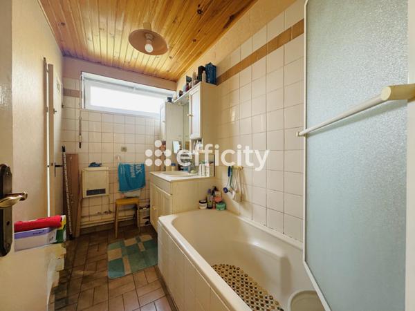 Appartement
         4 pièces
        - 75 m² 215 000 € *