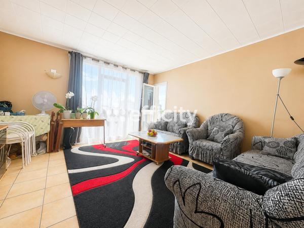 Appartement
         4 pièces
        - 75 m² 215 000 € *