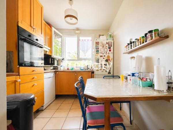 Appartement
         4 pièces
        - 75 m² 215 000 € *