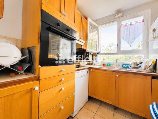 Appartement
         4 pièces
        - 75 m² 215 000 € *