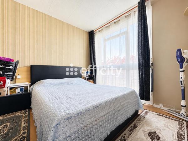 Appartement
         4 pièces
        - 75 m² 215 000 € *
