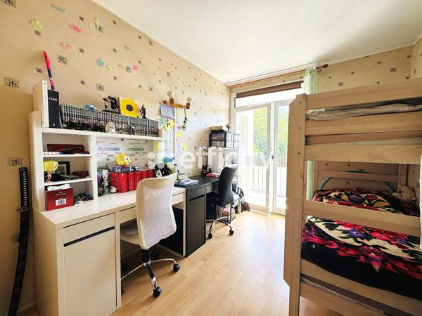 Appartement
         4 pièces
        - 75 m² 215 000 € *