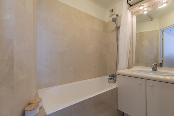 Appartement
         2 pièces
        - 48 m² Exclusivité 580 000 € *