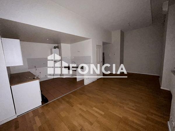 Location Appartement 2 pièces 50.5 m² - 2 PLACE EUGENE ROUHER Riom 63200