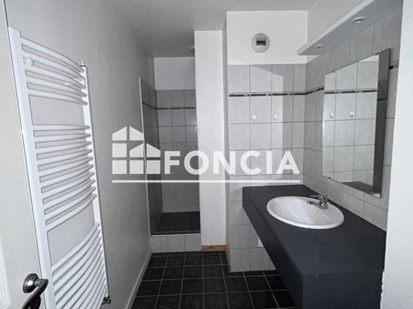 Location Appartement 2 pièces 50.5 m² - 2 PLACE EUGENE ROUHER Riom 63200