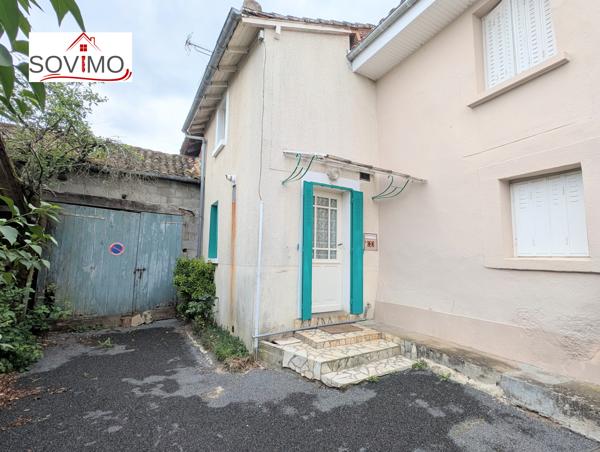 AU COEUR DU BOURG, ENSEMBLE IMMOBILIER PLEIN DE POTENTIEL AVEC JARDINET ET GARAGE