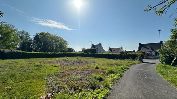 FOUESNANT, centre bourg, terrain à batir de 1000 m2