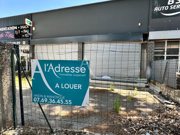 LOCAL COMMERCIAL DE 350M2 AVEC PARKING À VINON SUR VERDON