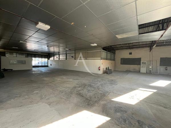 LOCAL COMMERCIAL DE 350M2 AVEC PARKING À VINON SUR VERDON