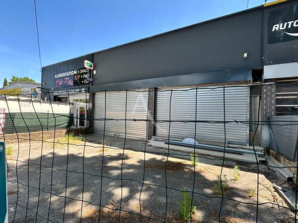 LOCAL COMMERCIAL DE 350M2 AVEC PARKING À VINON SUR VERDON