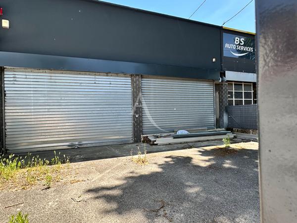 LOCAL COMMERCIAL DE 350M2 AVEC PARKING À VINON SUR VERDON