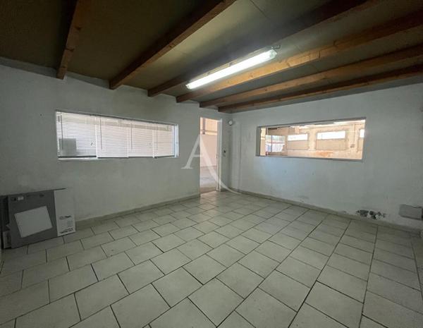LOCAL COMMERCIAL DE 350M2 AVEC PARKING À VINON SUR VERDON