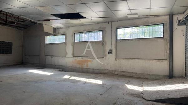 LOCAL COMMERCIAL DE 350M2 AVEC PARKING À VINON SUR VERDON