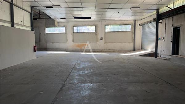 LOCAL COMMERCIAL DE 350M2 AVEC PARKING À VINON SUR VERDON