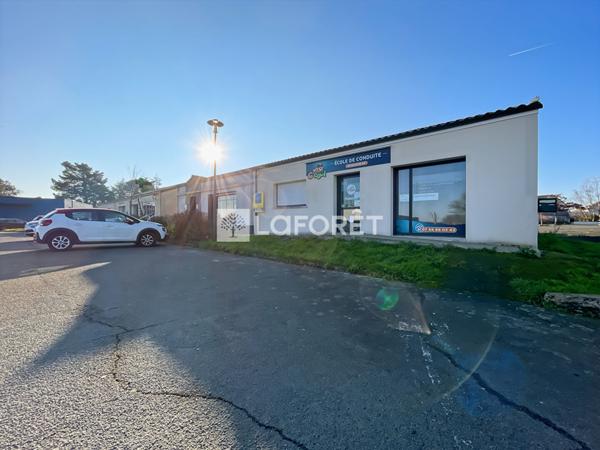 Location local commercial Beaupréau-en-Mauges - 85 m² - 800 €/mois