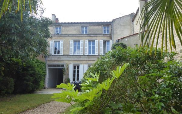 Maison à vendre    8 pièces • 316 m2 Tonnay-Charente